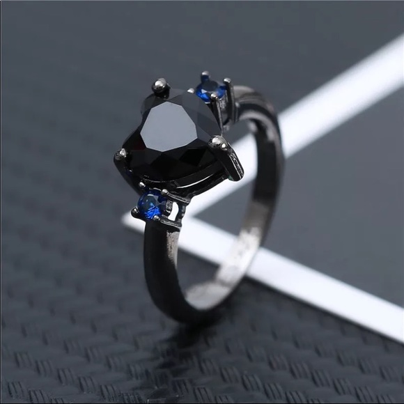Blue Sapphire Heart Shape Ring - Picture 2 of 4